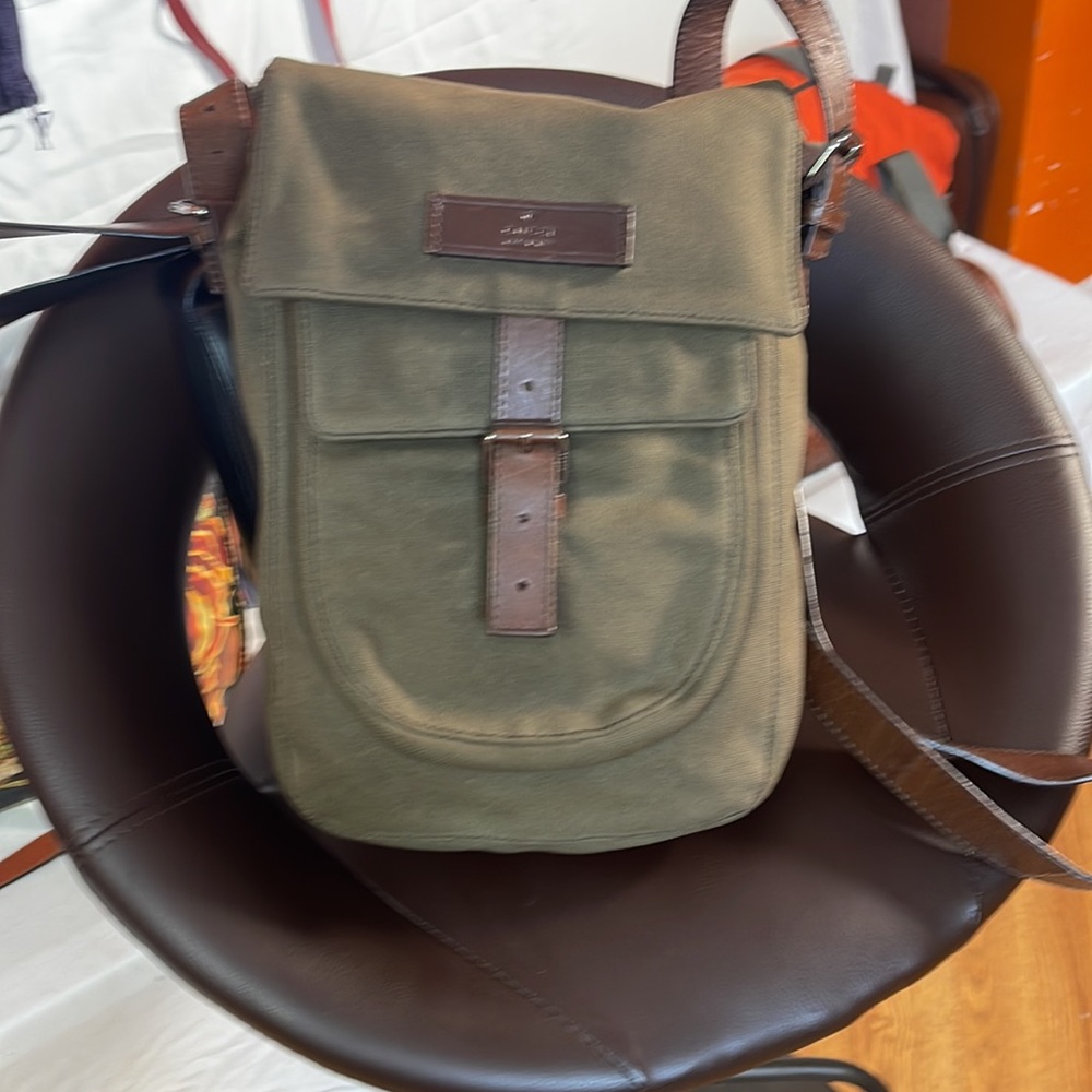 NWOT Gucci Forest Green unisex Cross messanger bag